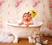 お風呂の中の赤ちゃん
